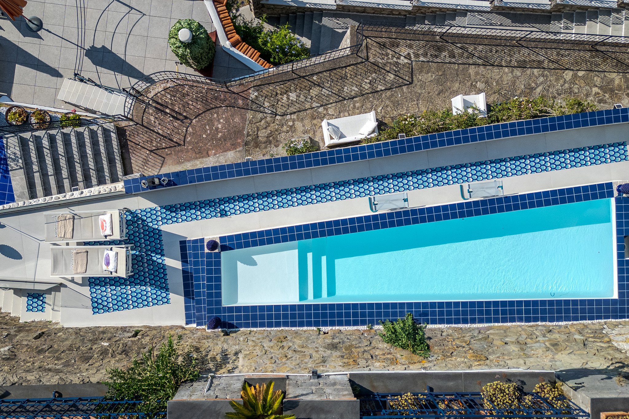 The private pool of La Balena Blu facing the Mediterranean
